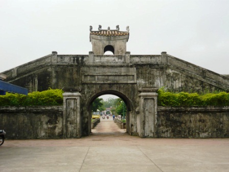 Cổ thành thấp thoáng